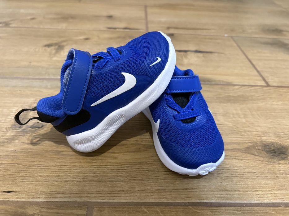 Маратонки/Обувки nike revolution 7