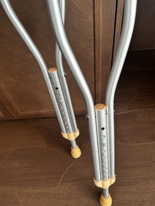 Продам костыли регулируемые