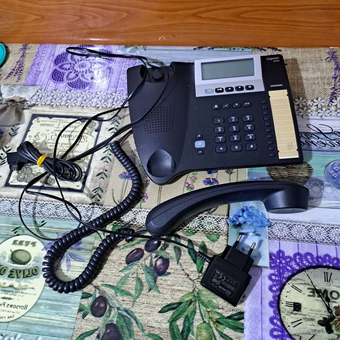 Telefoane fixe și mobile