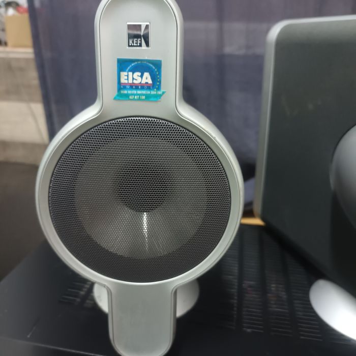 Boxe sateliți KEF și Teufel