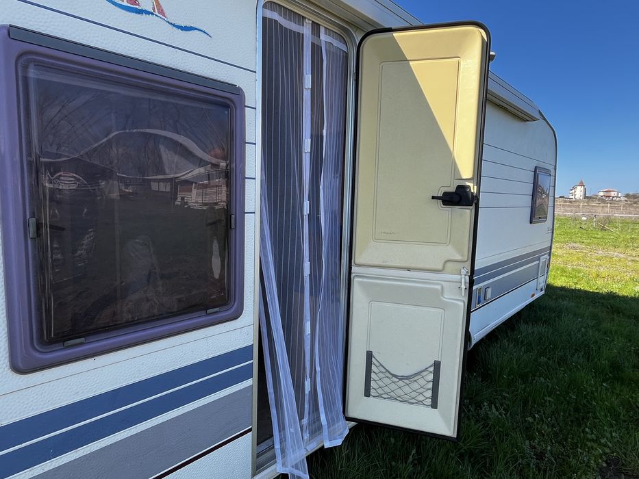 Каравана за 6 души Hobby DeLuxe 560