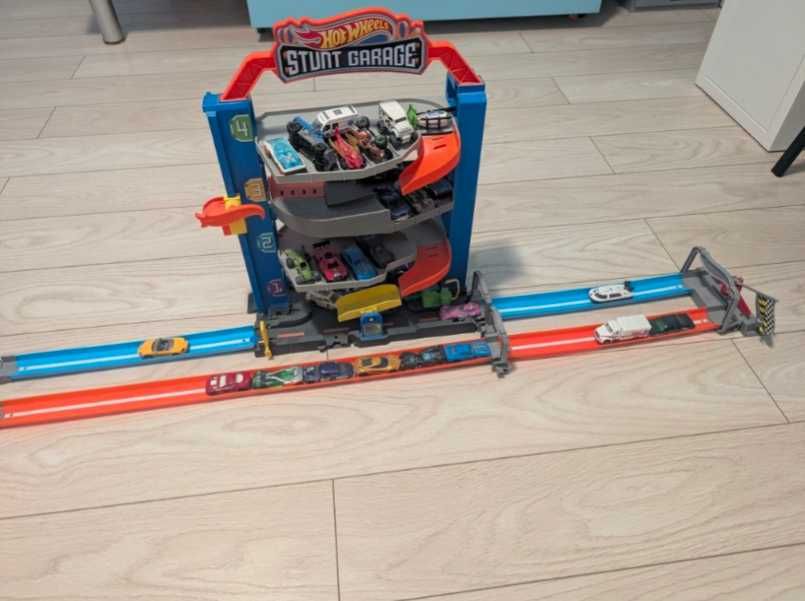 Colectie Hot Wheels originala 3 Circuite + 40 masinute