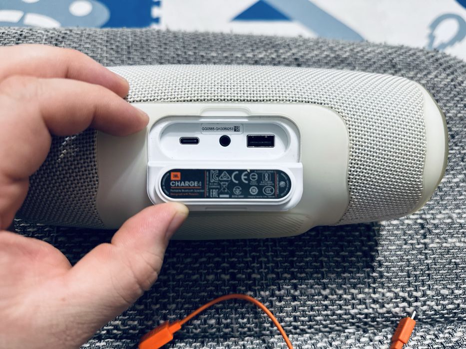 Boxă JBL Charge 4 – Stare foarte bună