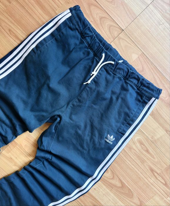 Pantaloni pants joggers sweatpants wide rugged material Adidas Originals 7/8 cropped length navy blue cotton