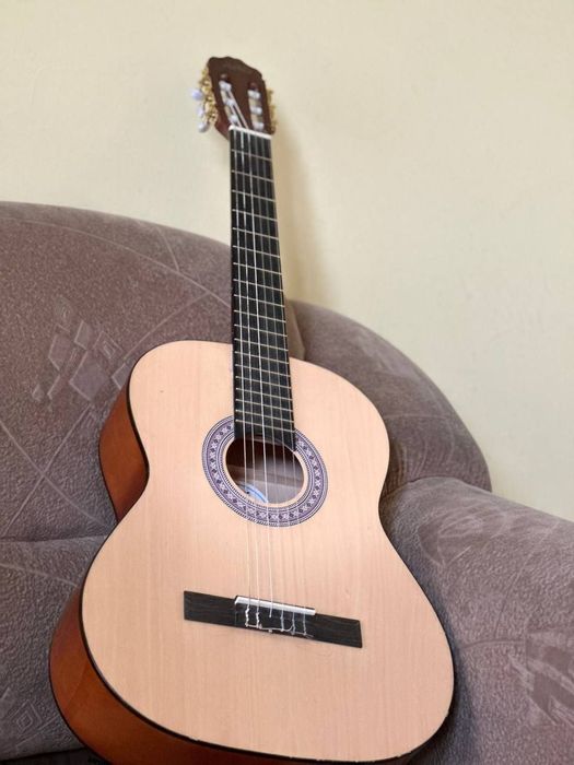 Сатылымда жаксы гитара