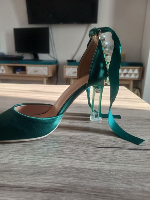 Зелени обувки с перли 36ти номер