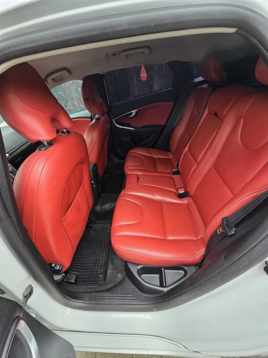 Model unicat VOLVO V40 1.9 2013