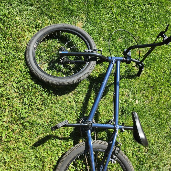 Bicicleta BMX aproape noua