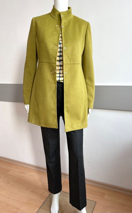 Siste’s  елегантно кокетно парто в страхотен цвят