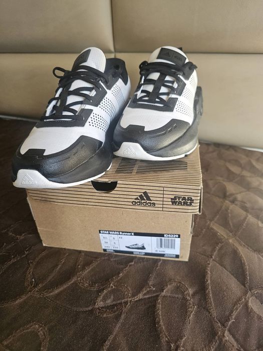 Adidas. Дамски маратонки