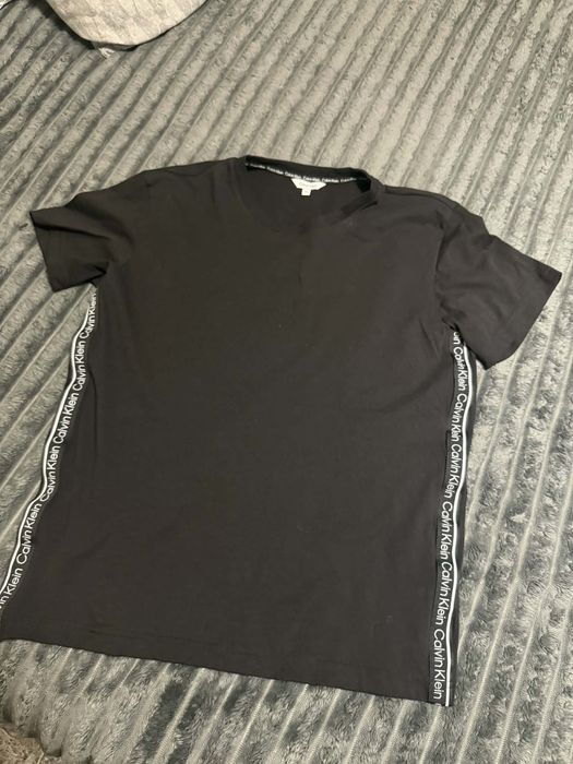 Тениски на Calvin Klein