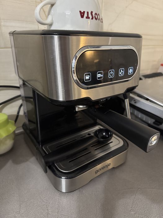 Vand 2 aparate de cafea+ un gratar electric toate la 600lei !!!