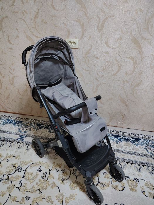 Bolalar kolyaskasi sotiladi