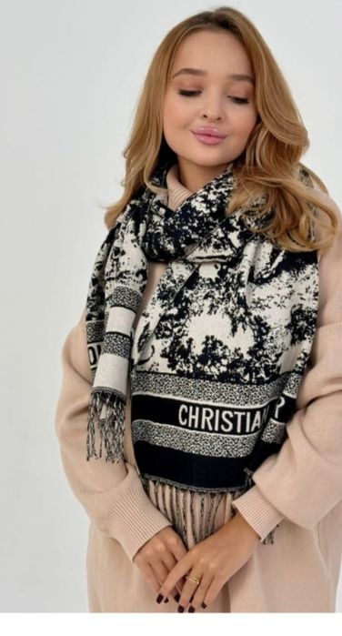 Шарфтар, шапкалар сатылады