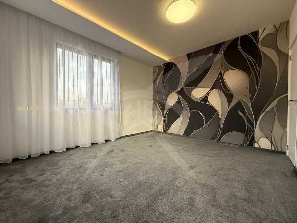 Продава се Тристаен апартамент в Пловдив, Остромила - 120 кв.м за 1959 €/кв.м - Снимка #2