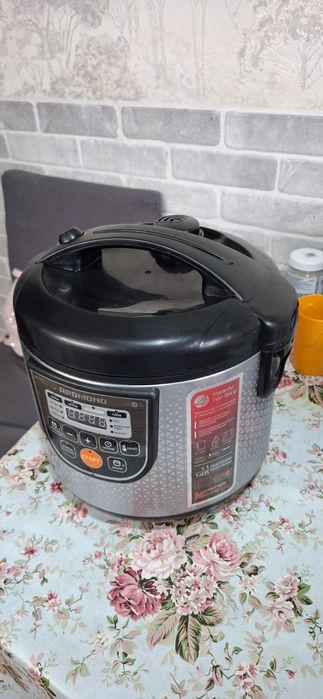 Мультиварка Redmond