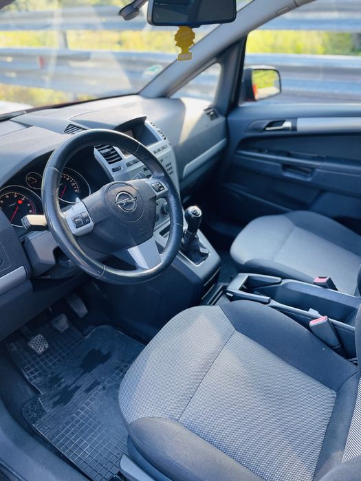 Opel Zafira an fab. 2013 benzină + Gaz cmc.1,6 euro 5