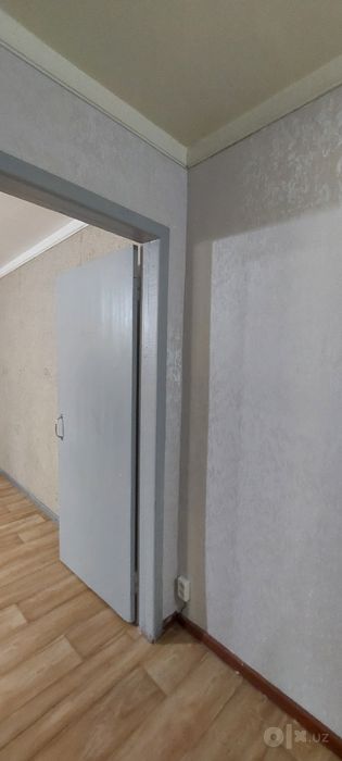 1 ком. квартира, 1/1/2 (1 этаж). Спутник 5 (Сергели). Дом деревянный.