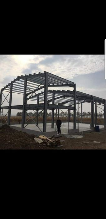 Vand hală metalică 11,5X30 metri cu panouri sandwich