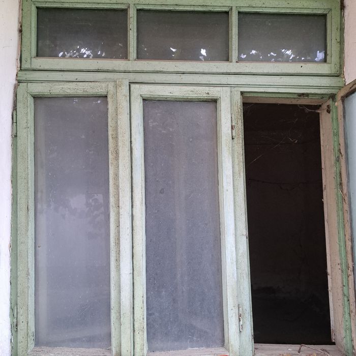 Vand tâmplărie în stare foarte bună rustic