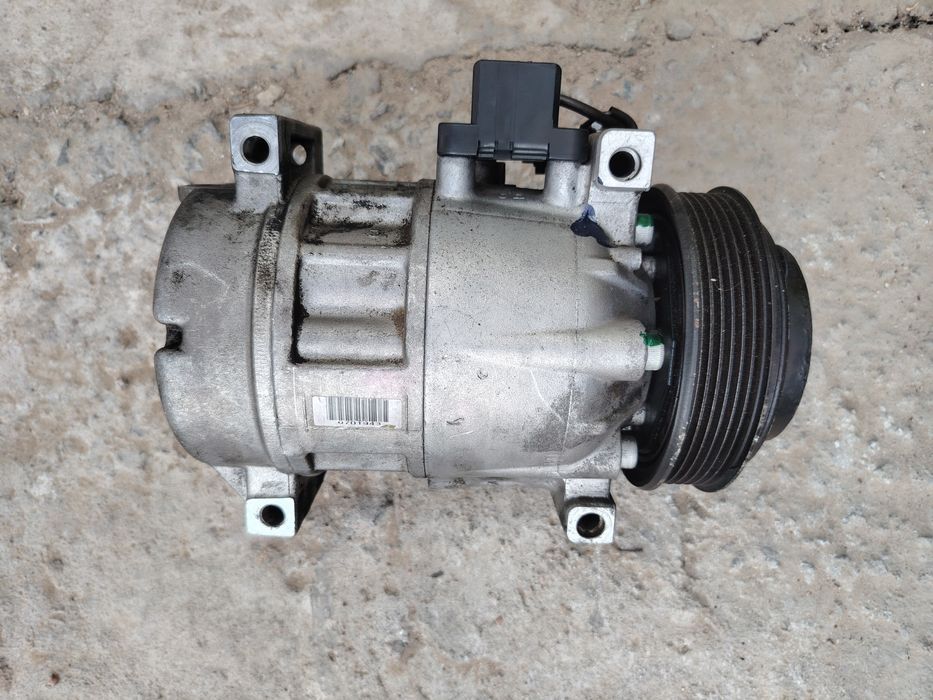 Продам компрессор кондиционера на Мерседес 111 мотор