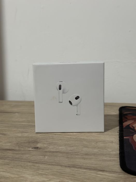 Vând căsti AirPods 3 1.1 cu cele originale
