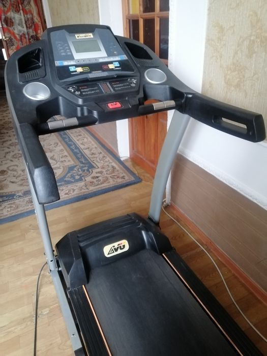 Спротивная беговая дорожка