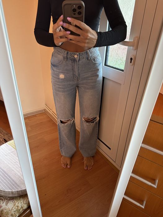 Vand blugi impecabili.