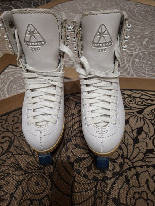 Продам коньки Jackson 200
