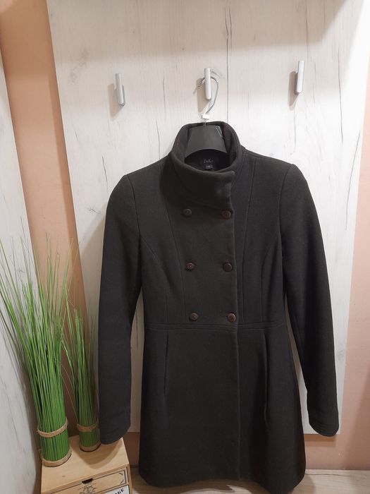 Дамско зимно палто на марката Dika