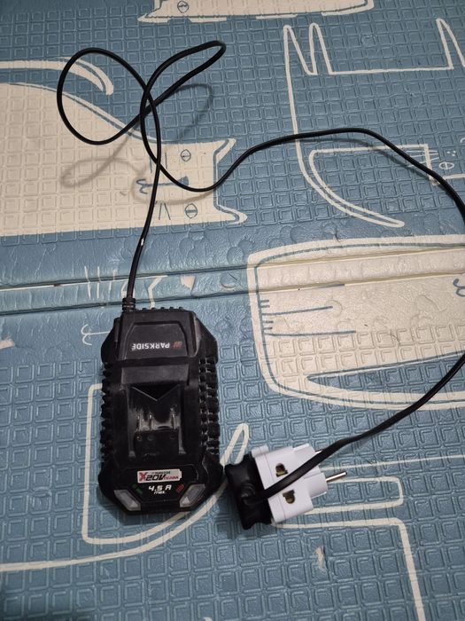 Vand încărcător Parkside 20V 4ah