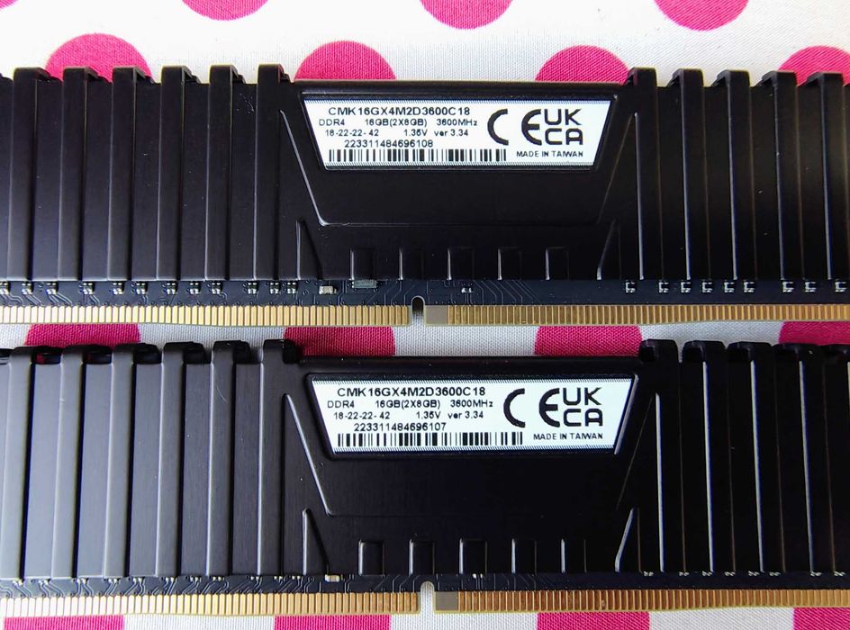 Memorie Corsair Vengeance LPX Black 16GB DDR4 3600MHz Desktop.