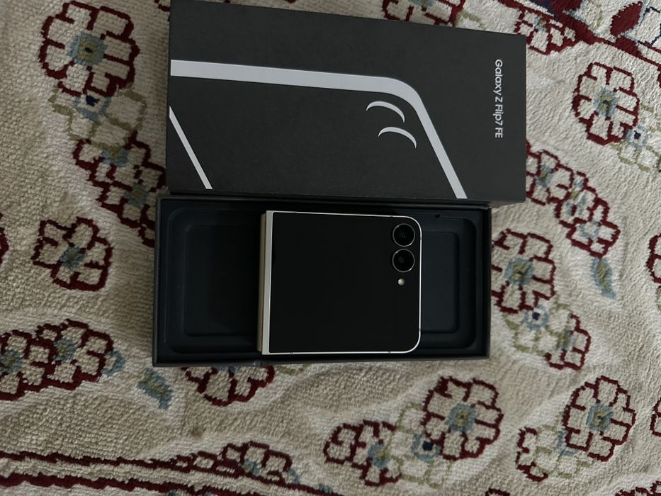 Срочно продаеться самсунг z flip7