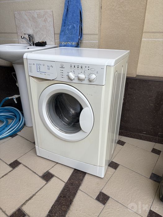 Indesit WIL 105 — старая фронтальная стиральная машина серии WIL.