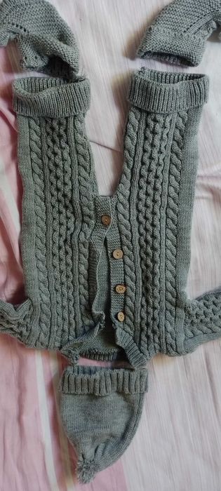 Вязанный костюм для новорожденных