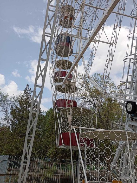 Аттракцион колесо обозрения