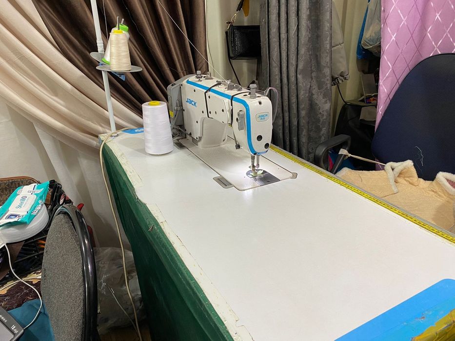 Продам швейную машинку