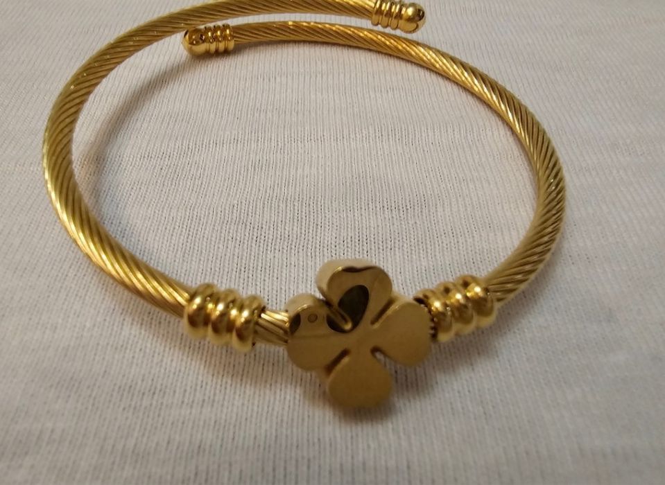 Гривни от медицинска стомана