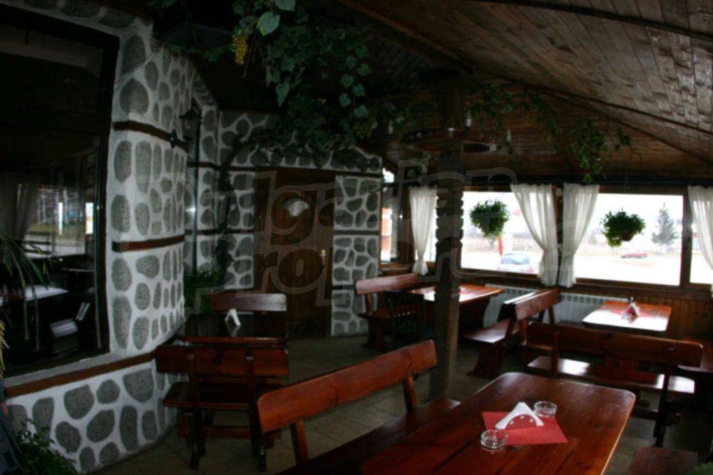 Дава се под наем Заведение в Банско - 500 кв.м за 1250 € - Снимка #5