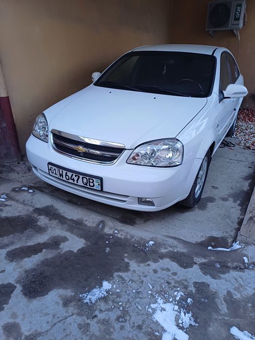 Ласетти сотилади