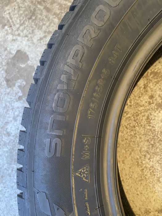 vand anvelope de iarna 175/65/15 Nokian
