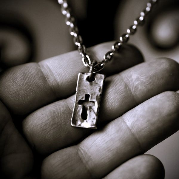 Сребърен медальон 925 Плочка с кръст – мъжко бижу със сила и характер