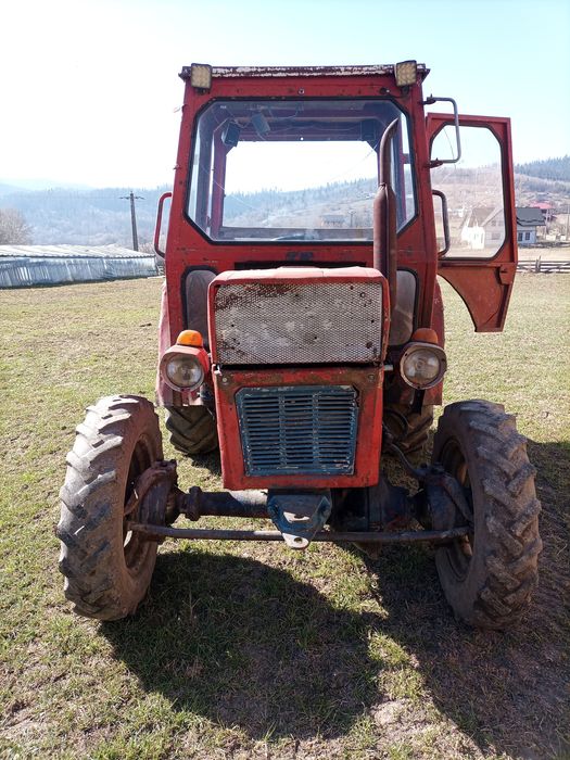 Vând tractor 4x4