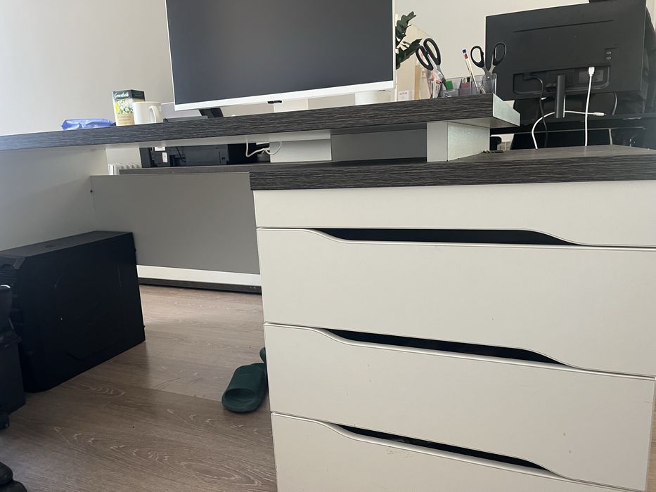 Продается 4 стола только комплектом