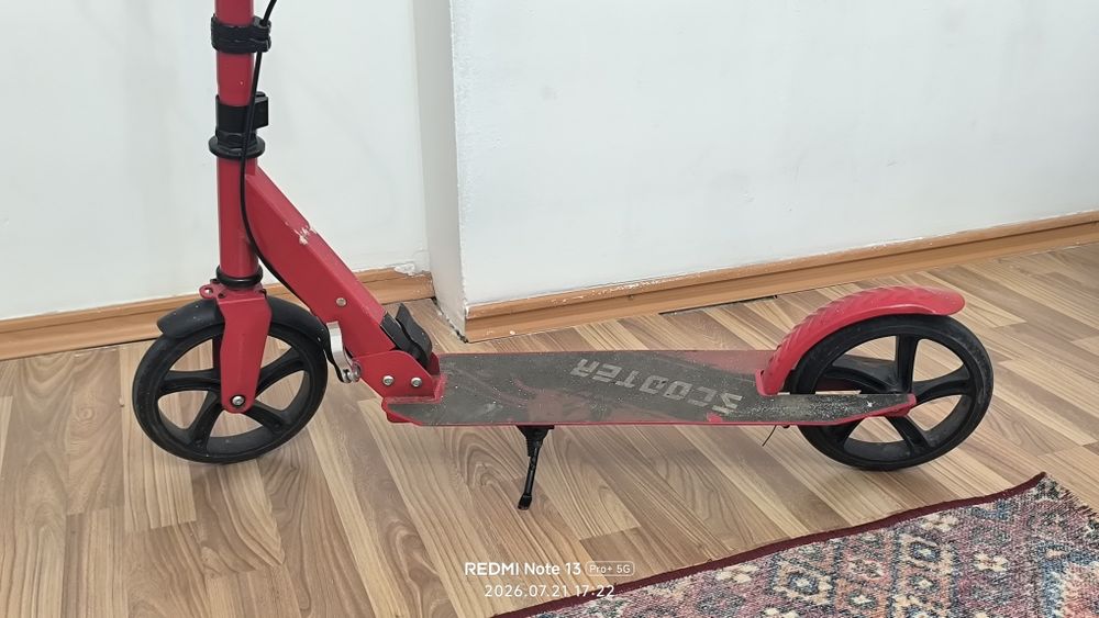 Продам детский буу самокат и электромобиль.