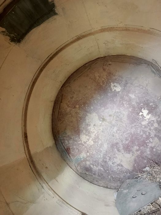 Katta hajmli, ikki qavatli sanoat bochkasi (rezervuar) sotiladi.