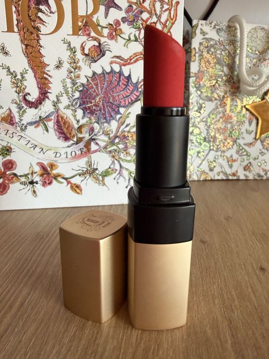 Ruj Bobbi Brown Luxe Matte culoarea Fever Pitch