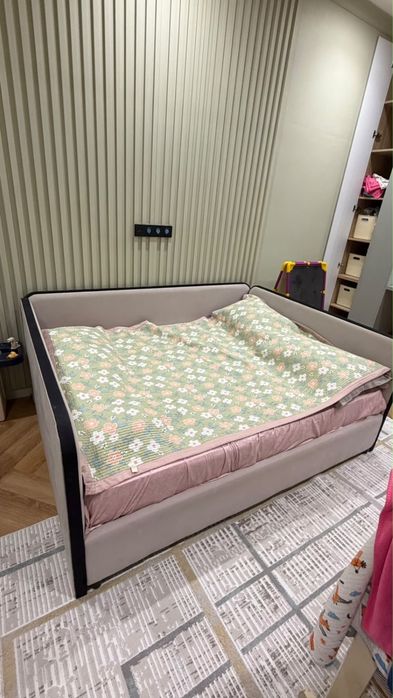 Продам кровать с матрасом