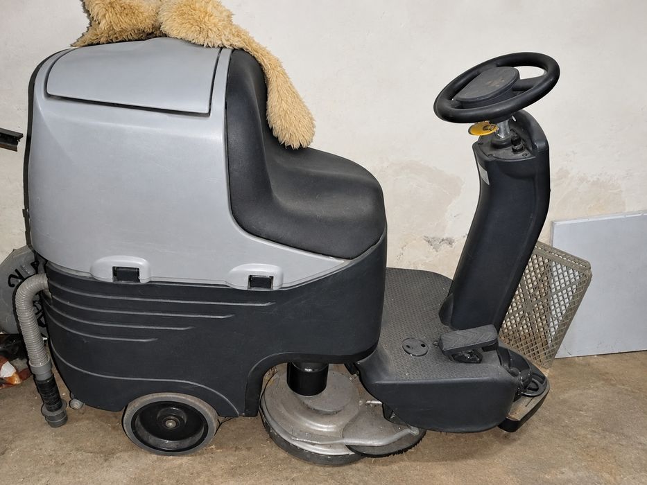 Продам поломоечную машинку Nilfisk BR 752
