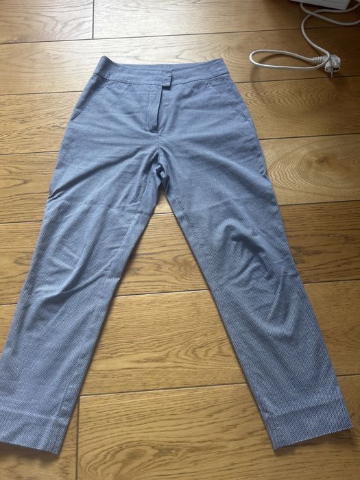 Pantaloni gri cu model